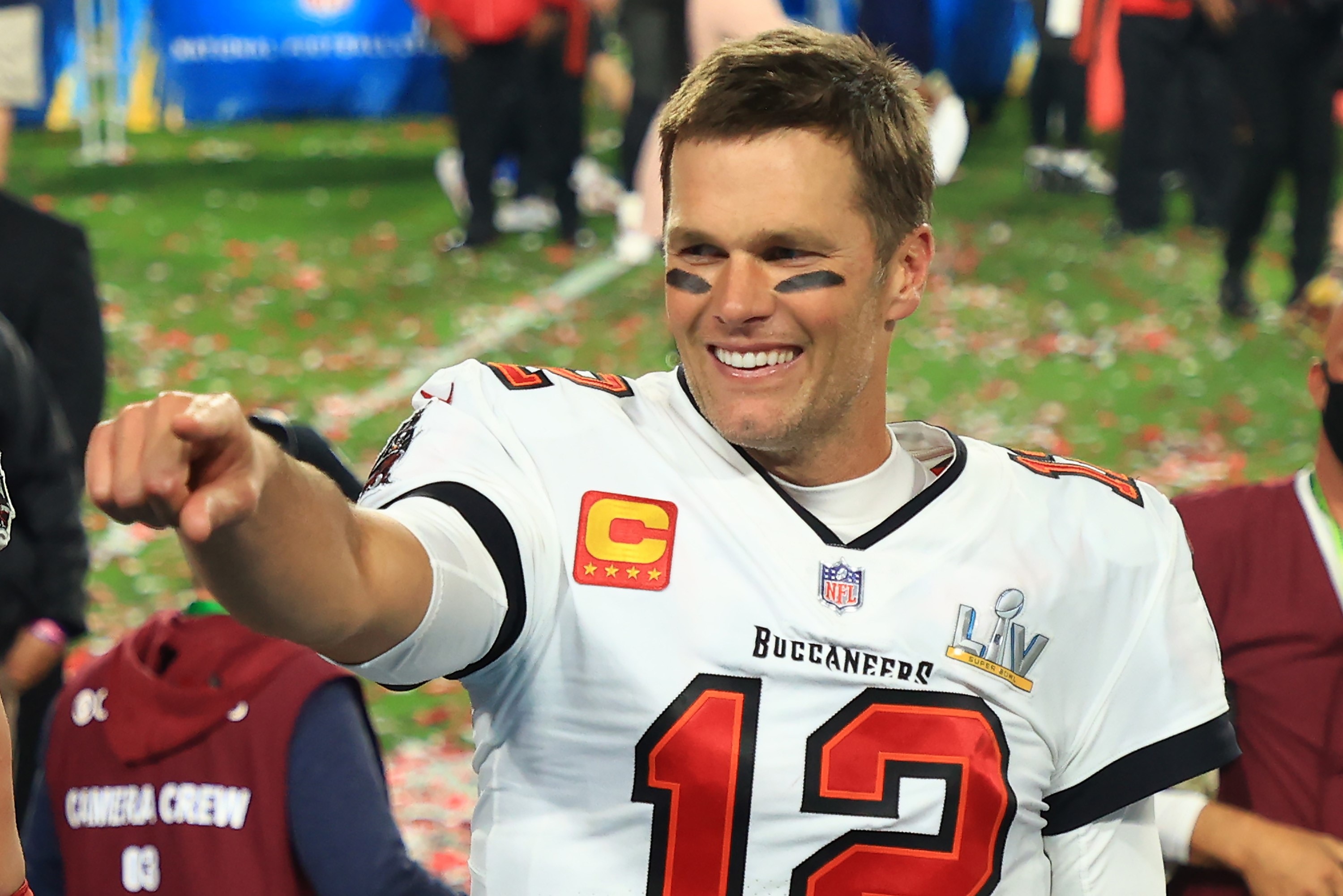 Tom Brady del Tampa Bay Buccaneers celebra la victoria en el Super Bowl LV. Foto Prensa Libre: AFP