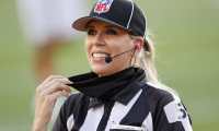 Tampa (United States), 07/02/2021.- Down Judge Sarah Thomas, the first woman to officiate a Super Bowl, on the field before the AFC Champion Kansas City Chiefs play the NFC Champion Tampa Bay Buccaneers in the National Football League Super Bowl LV at Raymond James Stadium in Tampa, Florida, USA, 07 February 2021. (Estados Unidos) EFE/EPA/CJ GUNTHER