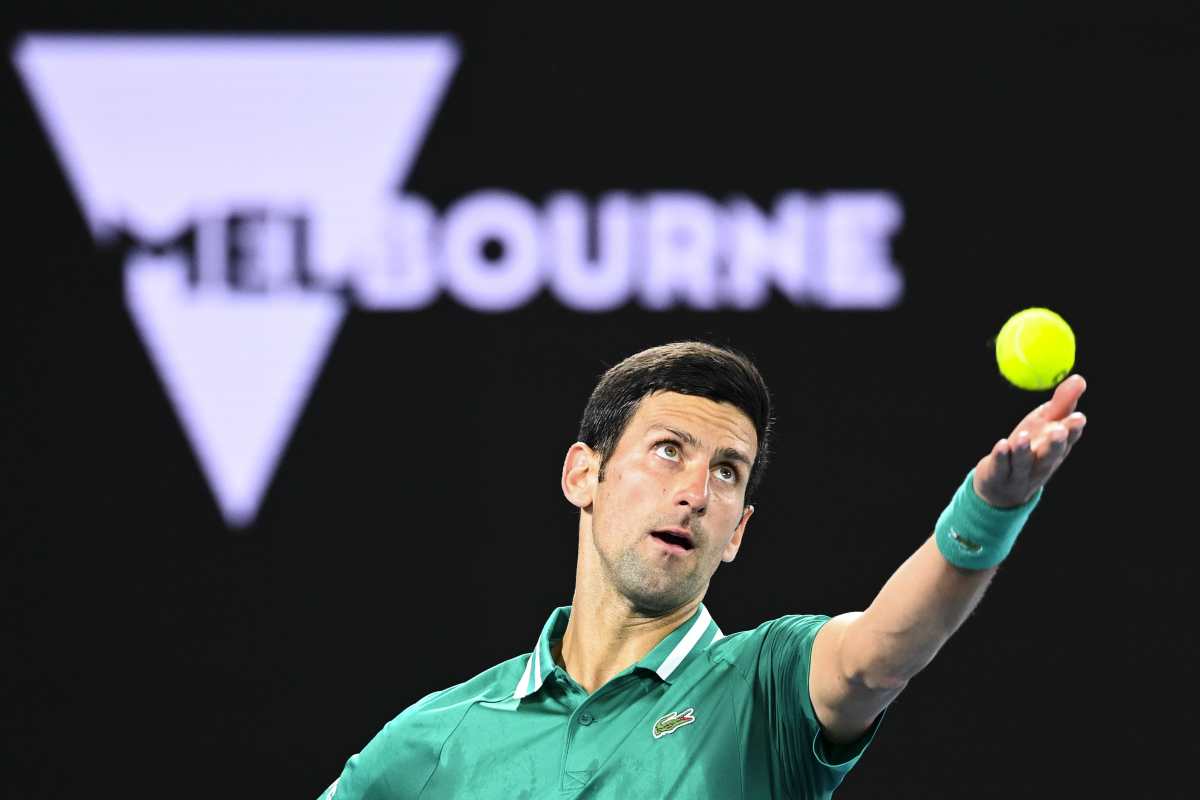 Djokovic y Serena pisan fuerte en el estreno del Abierto de Australia