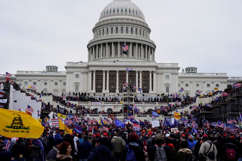 El plan estaría a manos de radicales que enero invadieron el Capitolio. (Foto Prensa Libre: EFE)