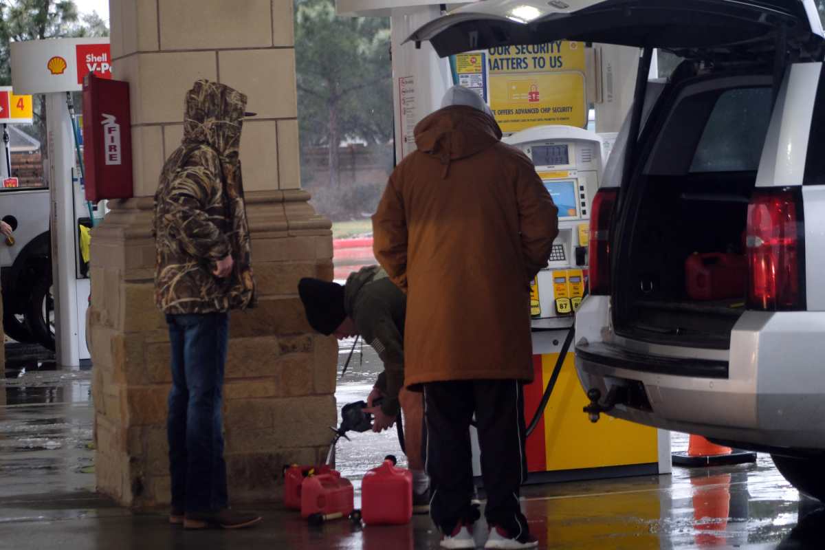 Ola de frío y recuperación del petróleo impactan precios de gasolinas en Guatemala