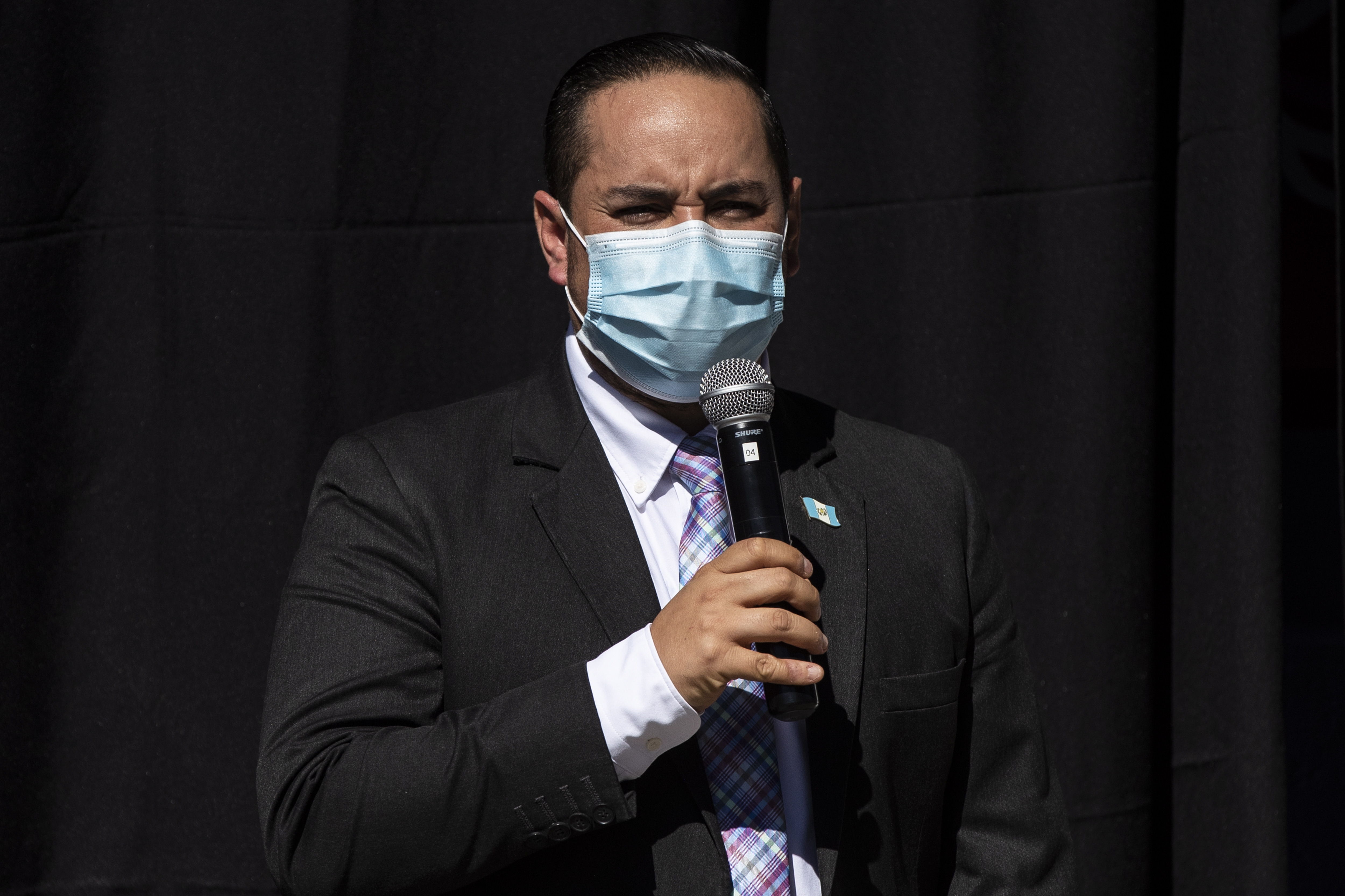 Tekandi Paniagua, cónsul guatemalteco en Los Ángeles, es señalado de un manejo irregular de las donaciones para los damnificados por Eta e Iota. (Foto Prensa Libre: Hemeroteca PL)