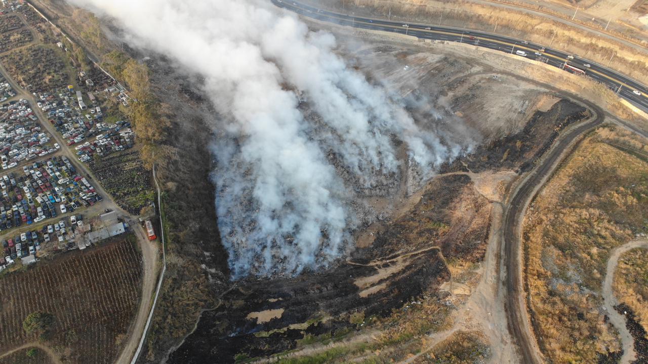 El incendio en el vertedero de Amsa causó una gran contaminación del ambiente a finales del 2020 y principios del 2021. (Foto Prensa Libre: Conred)