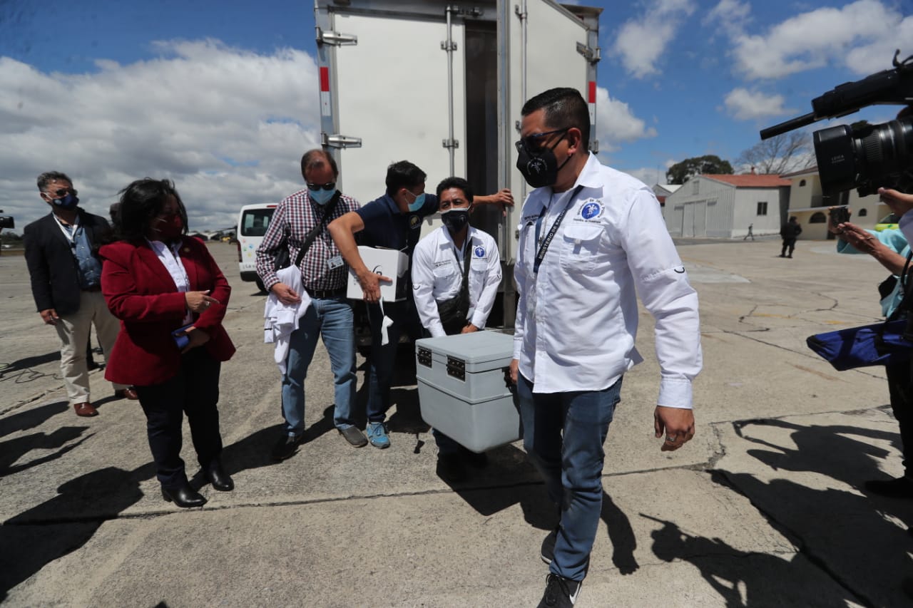 
El lote de vacunas contra el coronavirus que donó Israel llegó este jueves 25 de febrero a Guatemala. (Foto Prensa Libre: Érick Ávila)
