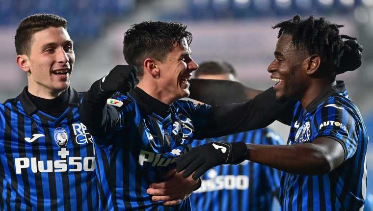 Matteo Pessina y Duvan Zapata le dieron la victoria al Atalanta ante el Nápoli en la Copa Italia. Foto Prensa Libre:  AFP.