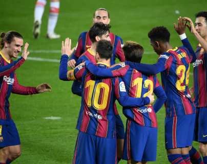 Messi y Trincao lideran la goleada del Barsa contra Alavés