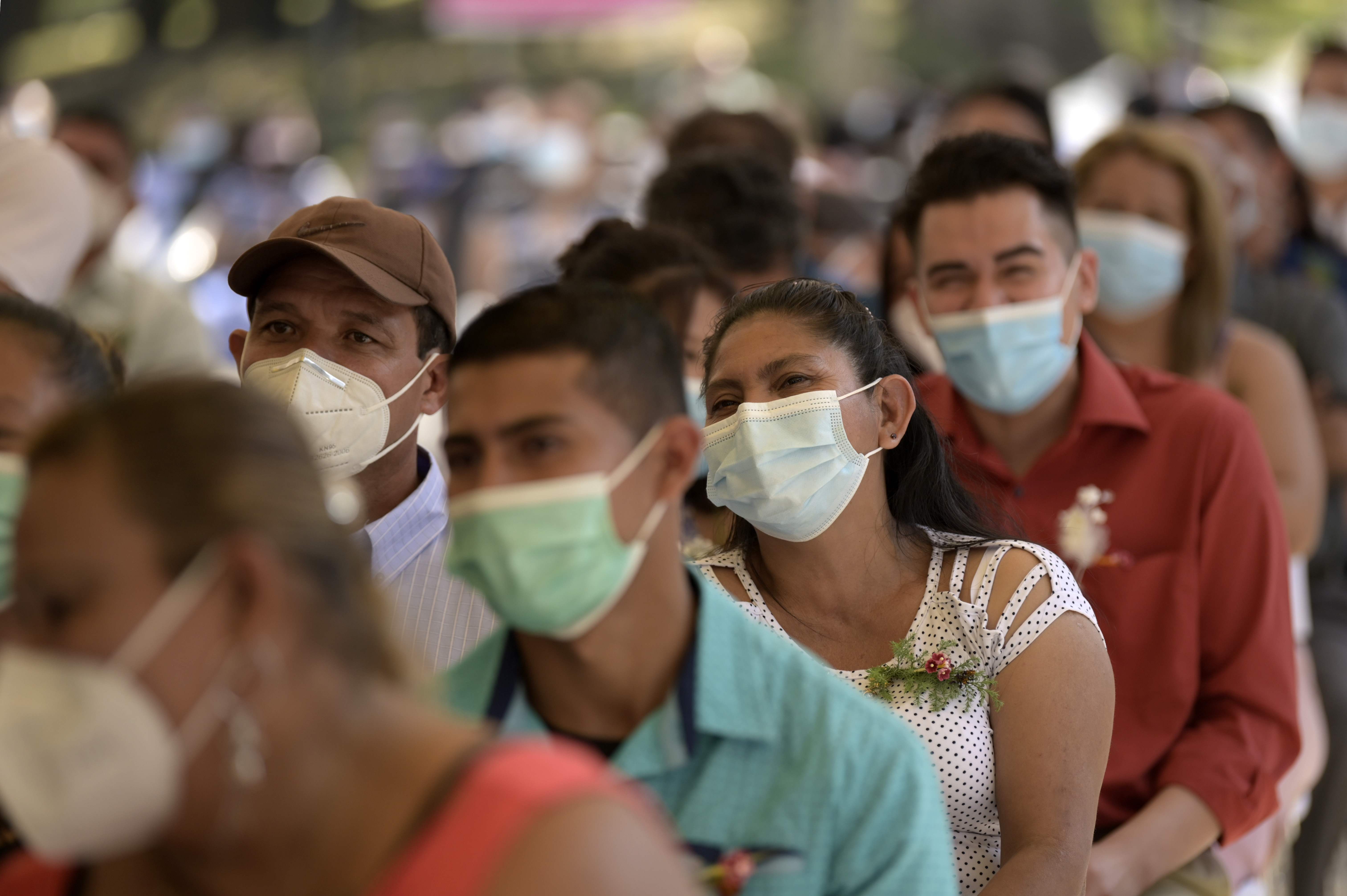 Las actividades sociales han estado restringidas en El Salvador a causa de la pandemia de coronavirus. (Foto Prensa Libre: AFP)