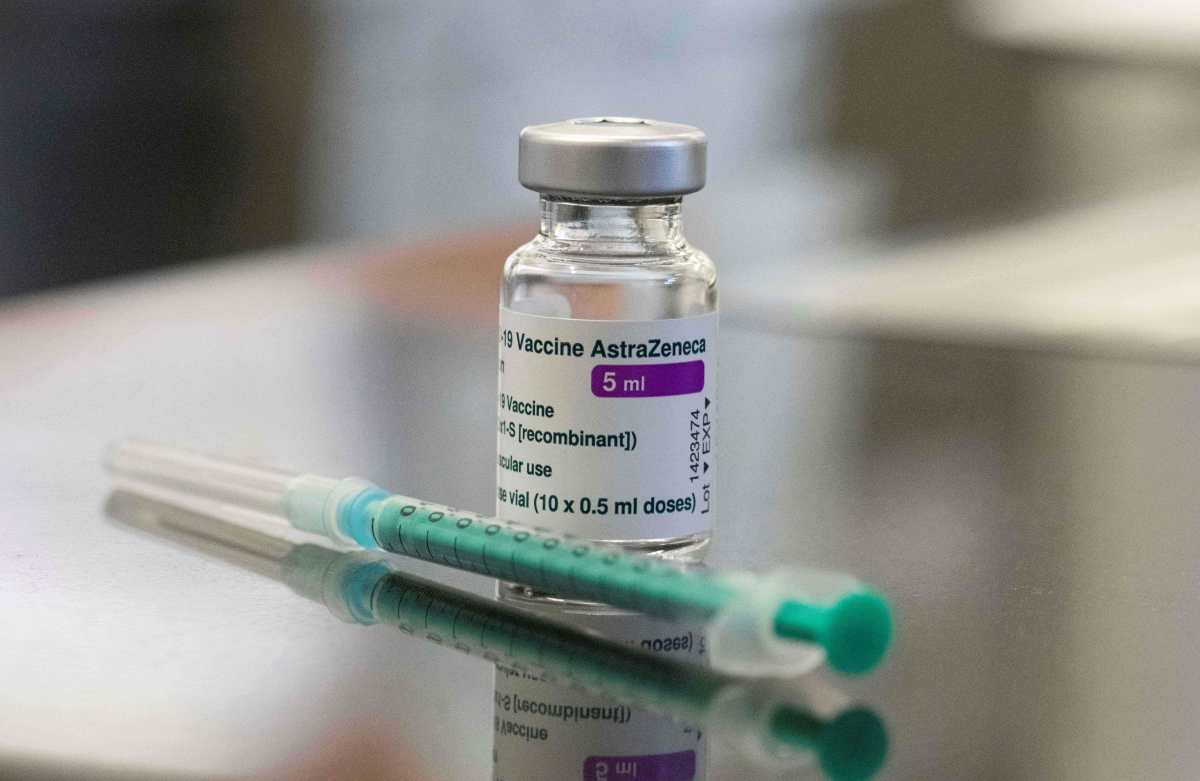 Expertos defienden vacuna de AstraZeneca, la que vendrá a Guatemala, ante desconfianza por su efectividad