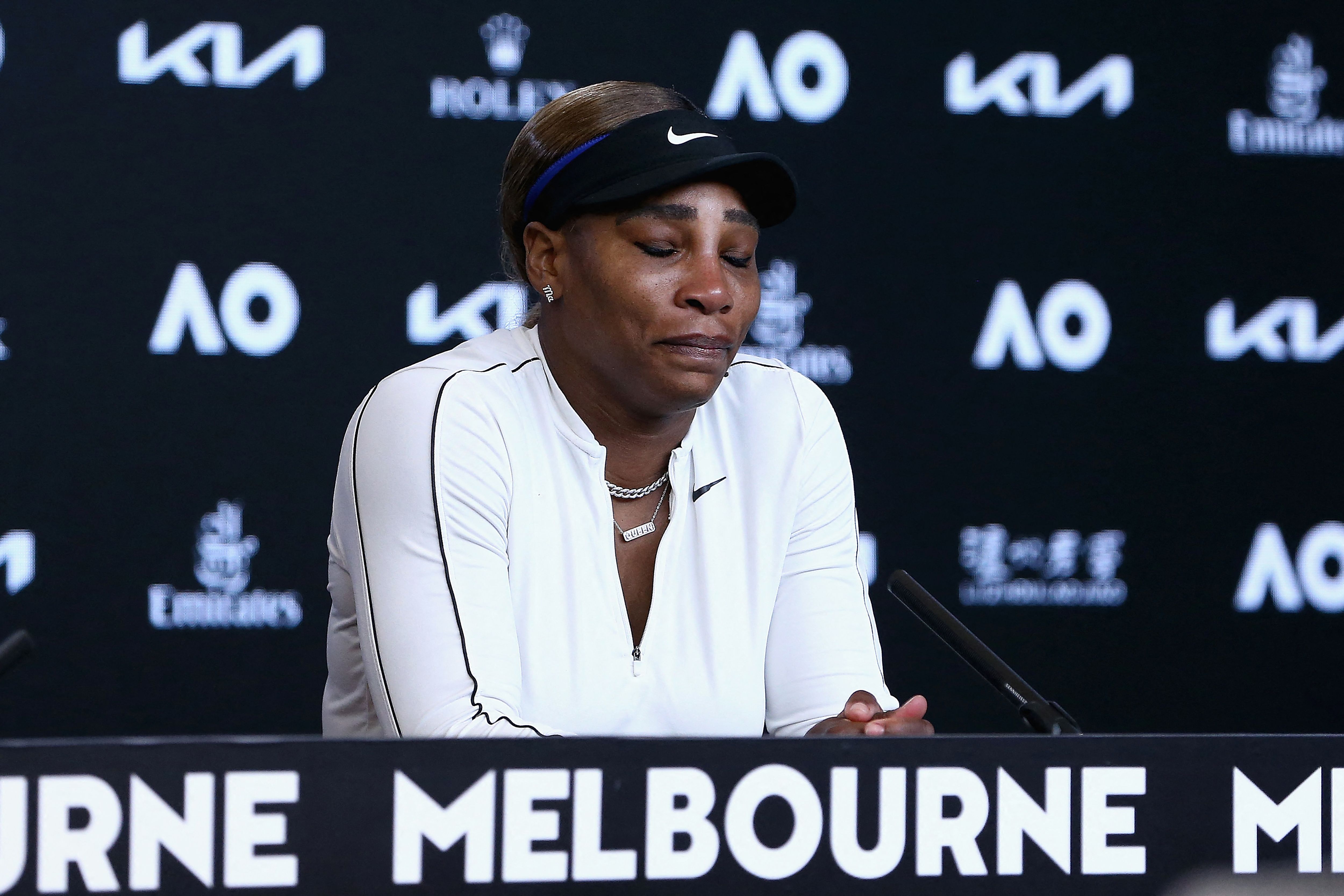 La tenista estadounidense Serena Willams no pudo terminar la conferencia de prensa. (Foto Prensa Libre: AFP)