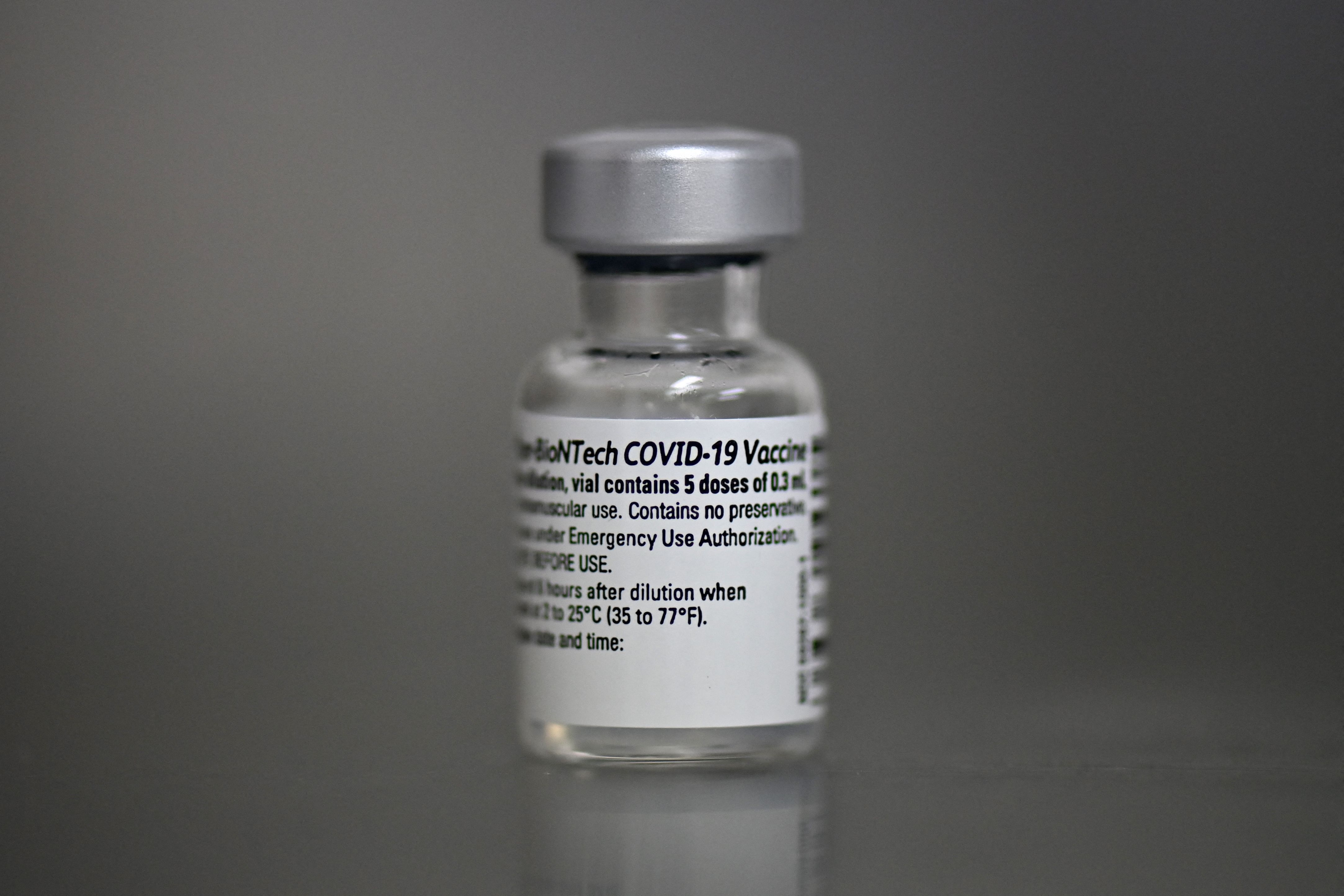 Vacuna de Pfizer-BioNTech contra el coronavirus. (Foto Prensa Libre: AFP)