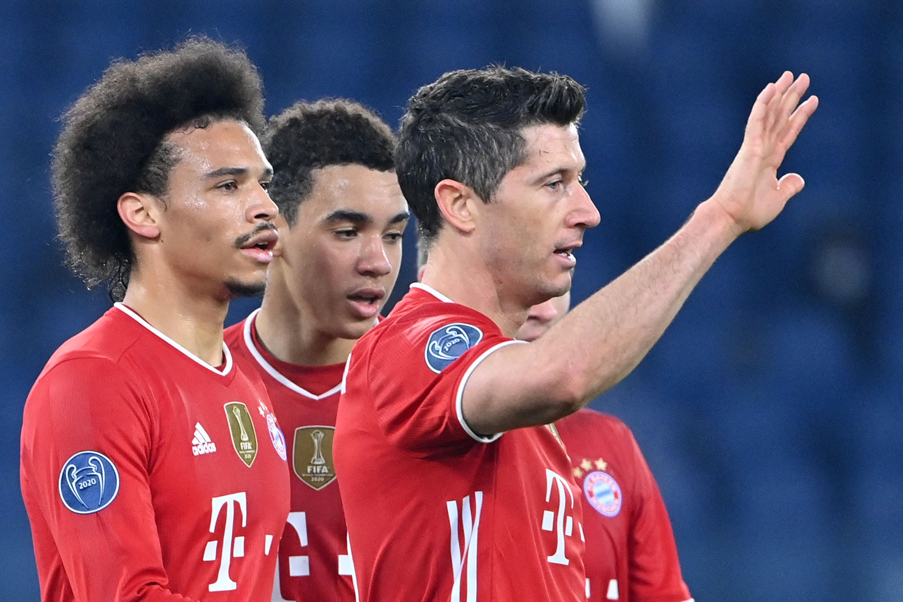 Leroy Sané, Robert Lewandowski y Jamal Musiel marcaron los tres goles del Bayern ante la Lazio. El cuarto fue un autogol. Foto Prensa Libre: AFP.