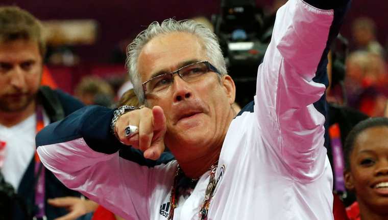 John Geddert, exentrenador olímpico de gimnasia fue hallado muerto hoy tras haber sido acusado de 24 cargos criminales. Foto Prensa Libre: AFP.