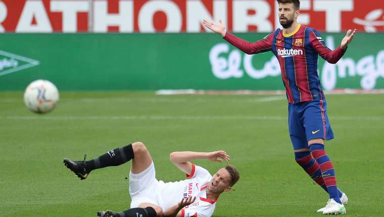 Gerard Pique habló sobre el resultado positivo frente al Sevilla y se mostró  optimista del futuro del Barcelona. (Foto Prensa Libre: AFP).