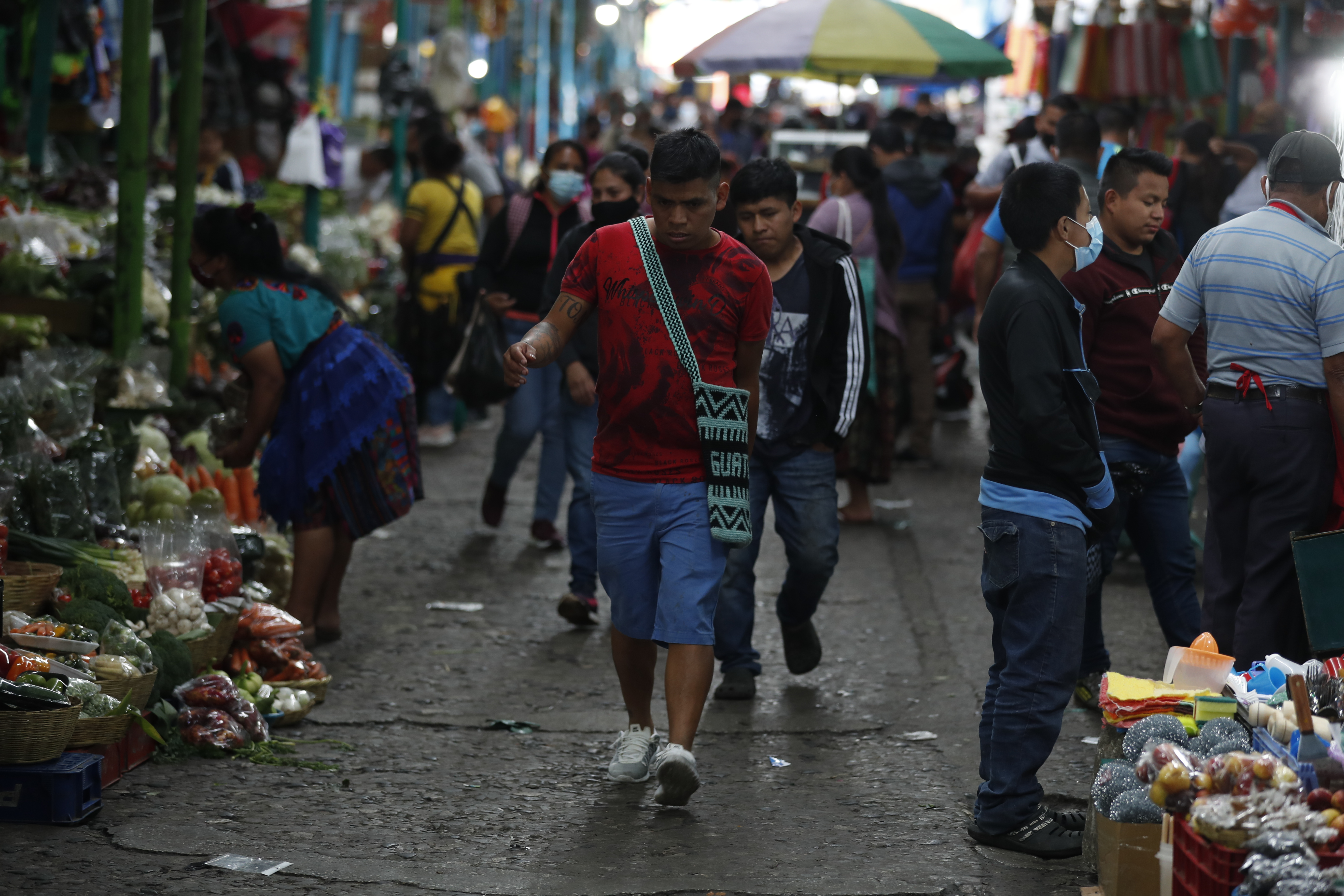 Los guatemaltecos tienen la talla más baja de los habitantes del mundo, así lo evidencia un análisis realizado entre población de 193 países. (Foto Prensa Libre: Esbin García)
