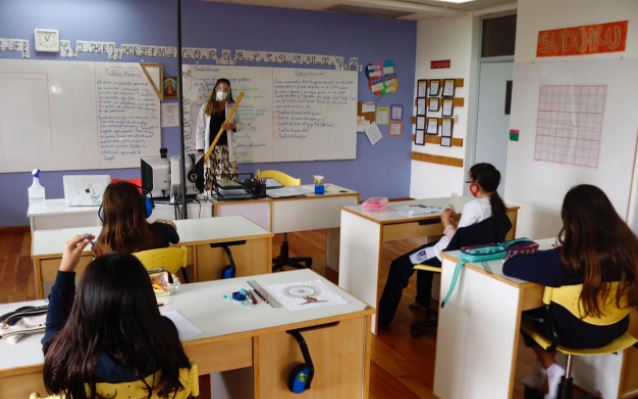 Colegios deben mantener medidas de prevención en el regreso a clases presencial por el covid-19. (Foto Prensa Libre: Hemeroteca PL)