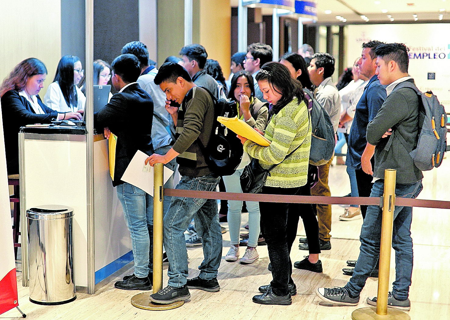 A las ferias de empleo suelen llegar personas jóvenes. (Foto Prensa Libre: Hemeroteca PL)