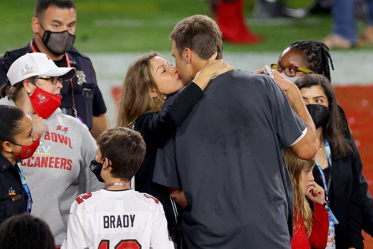 El video que se hizo viral del festejo de Tom Brady con su esposa Gisele Bündchen y sus hijos después de ganar el Super Bowl