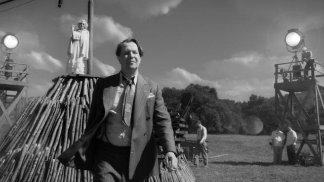 La cinta "Mank", dirigida por David Fincher,logró seis nominaciones en los Globos de Oro. (Foto Prensa Libre: Forbes).