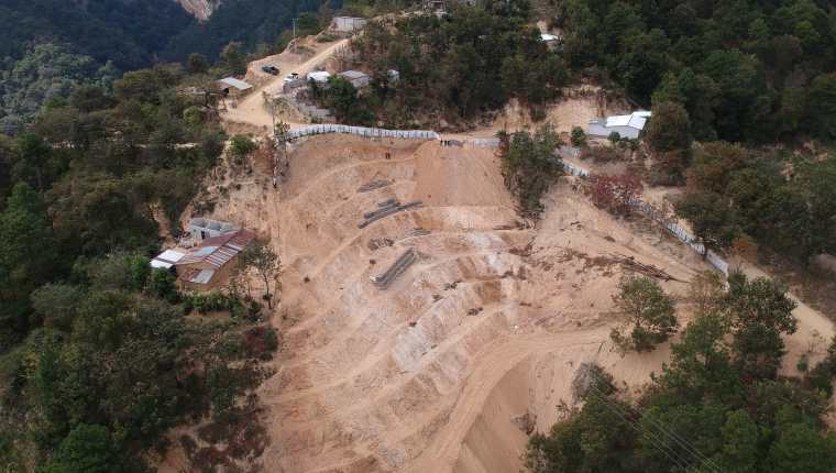 Vista aérea del área donde según el MEM se explotó mineral ilegalmente, en la aldea El Pato, Chiquimula. (Foto Prensa Libre: Carlos Hernández)
