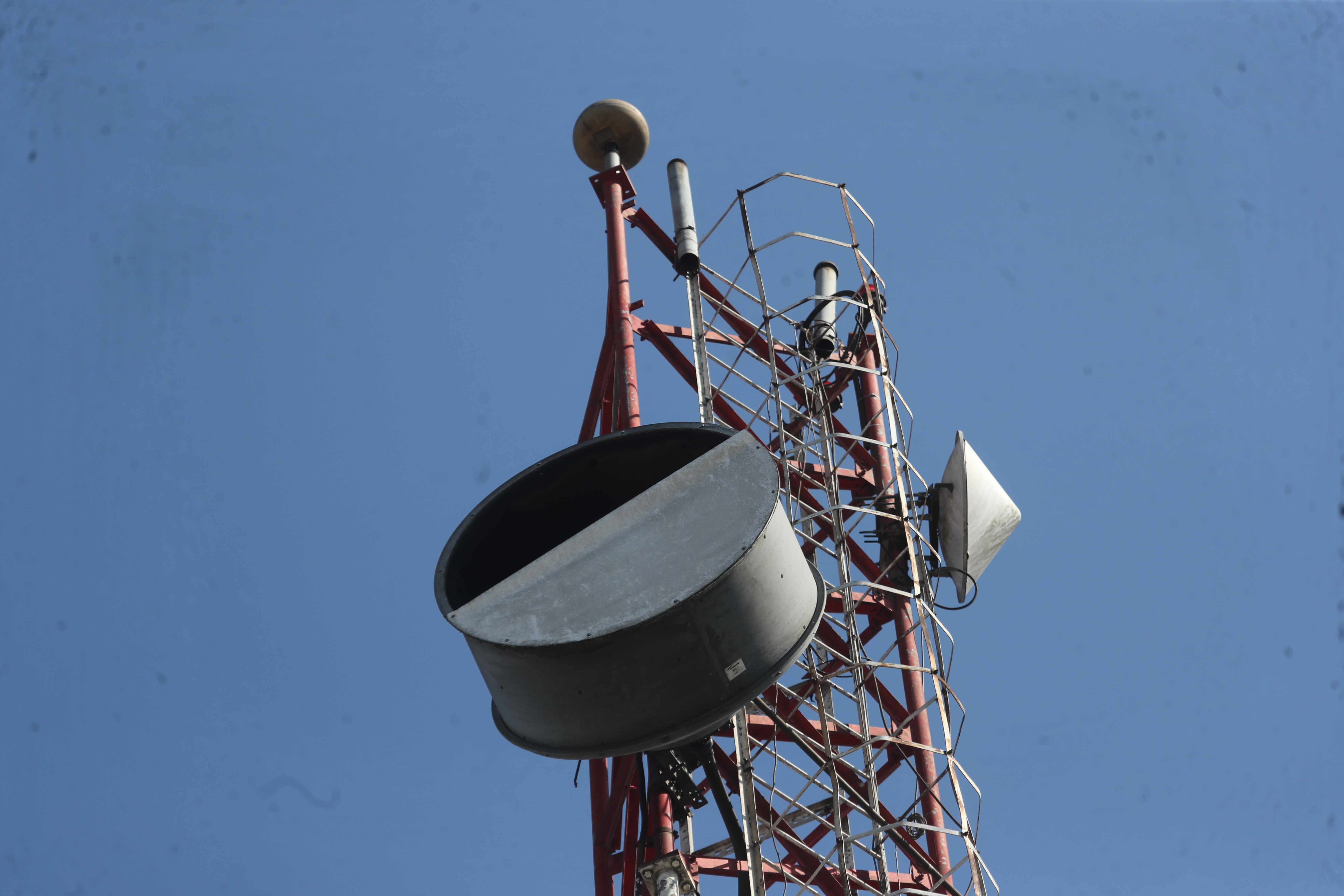 Normativas para estandarizar la instalación de infraestructura en telecomunicaciones, requirió la Gremial de Industria de Telecomunicaciones. (Foto Prensa Libre: Hemeroteca) 