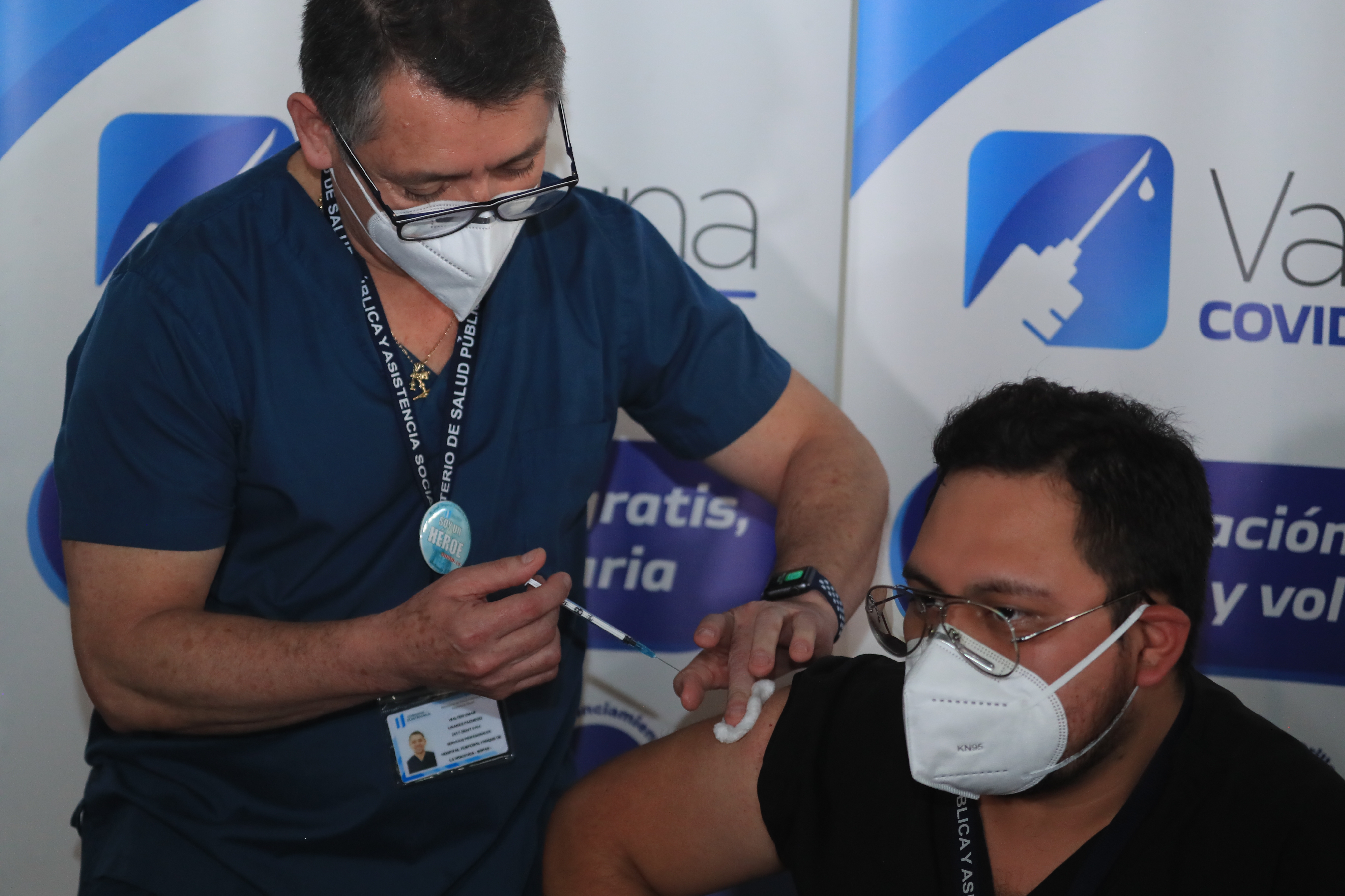 Proceso de vacunación a las primeras personas. que reciben la vacuna, Moderna contra el coronavirus en Guatemala. (Foto Prensa Libre HemerotecaPL)

Juan Diego Gonzlez.  250221