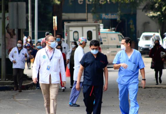 Médicos del Hospital Roosevelt señalan carencias en medio de la pandemia del covid-19. (Foto Prensa Libre: Elmer Vargas) 