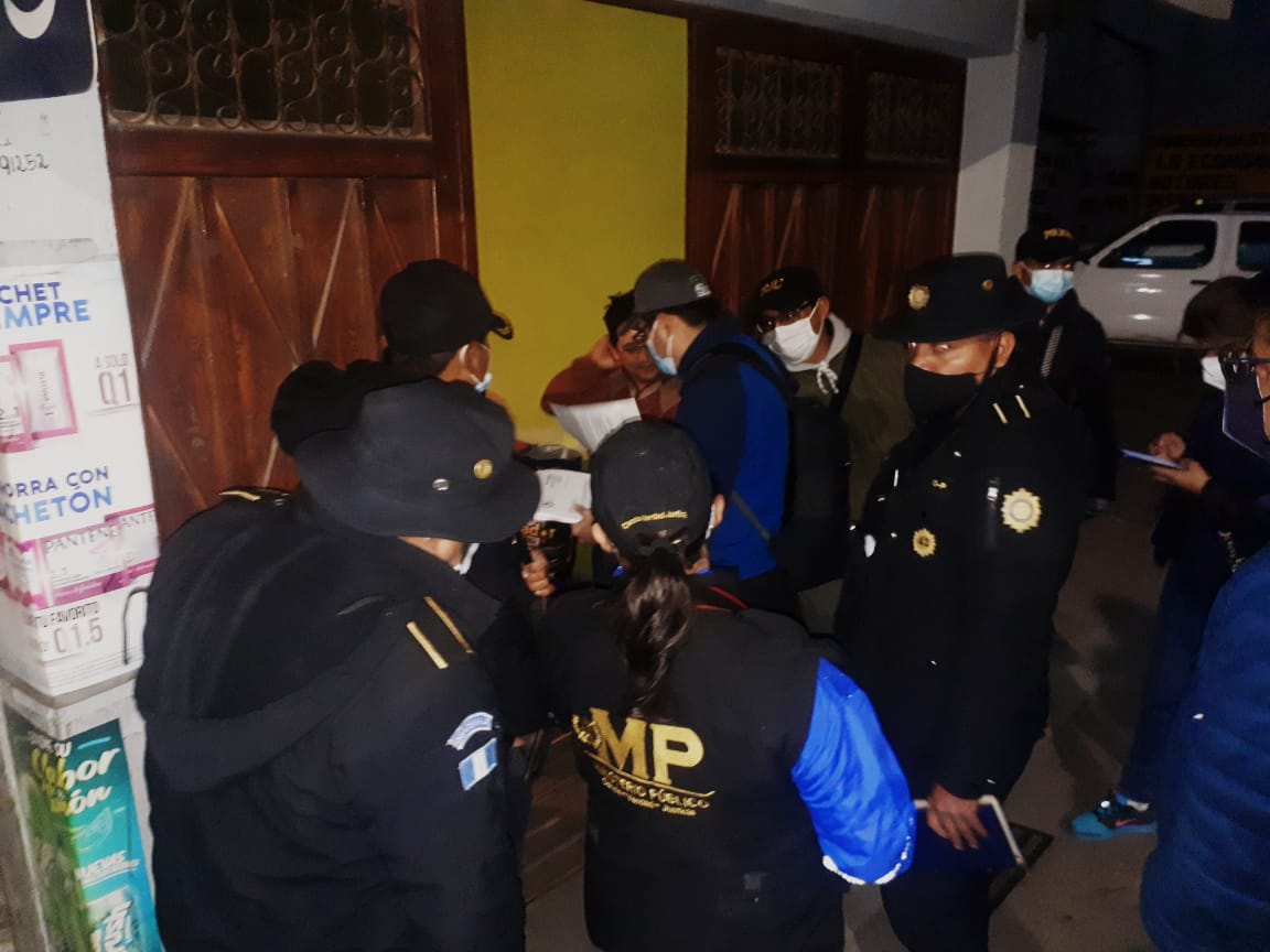 El Ministerio Público ejecutó al menos tres allanamientos en San Pedro Sacatepéquez, San Marcos, y en la cabecera departamental por la denuncia de acoso y amenazas contra una niña. (Foto Prensa Libre: MP)