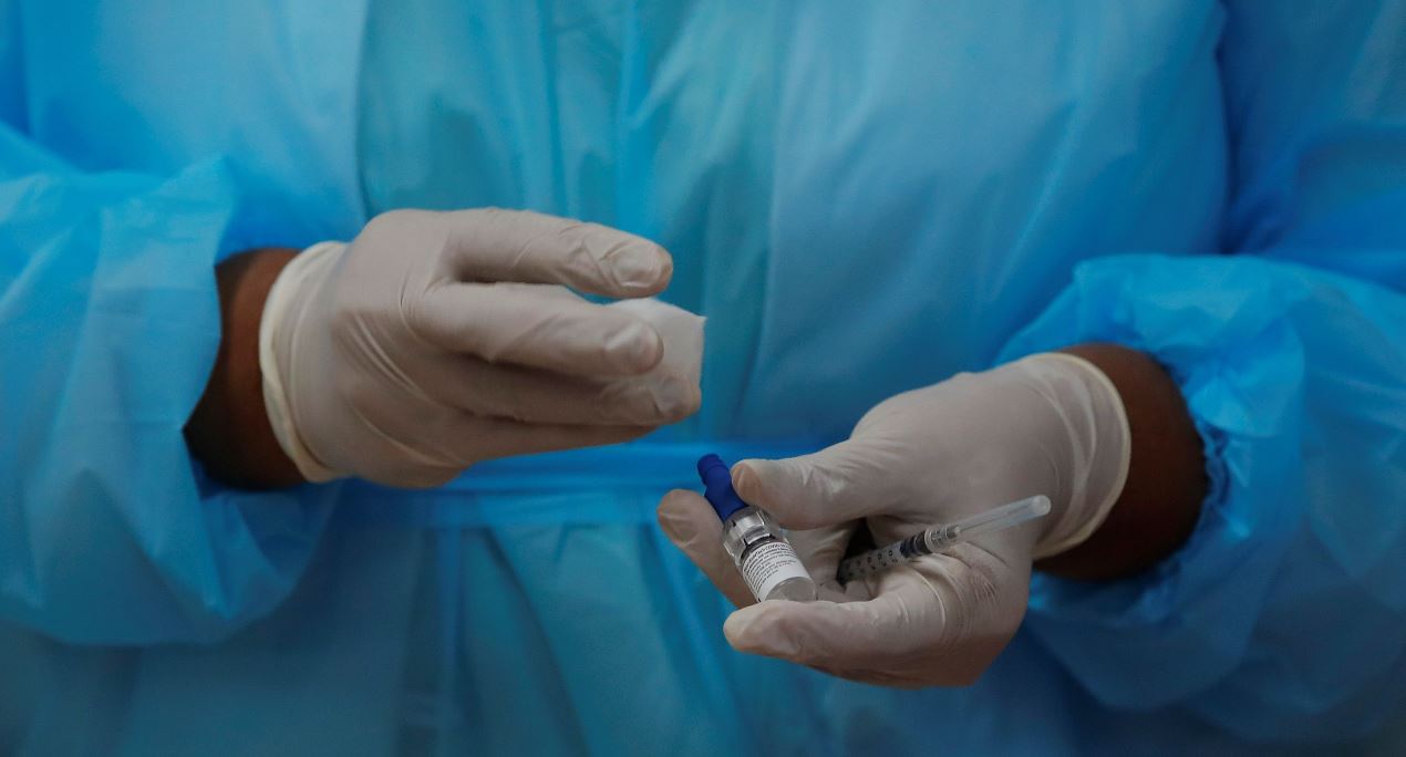 El Hospital Roosevelt afirma que tiene plan de vacunación. (Foto Prensa Libre: EFE)