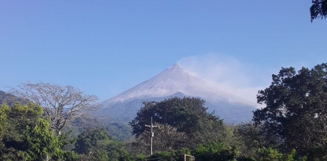 El Volcán de Fuego mantiene su actividad desde el fin de semana. (Foto Prensa Libre: Conred) 