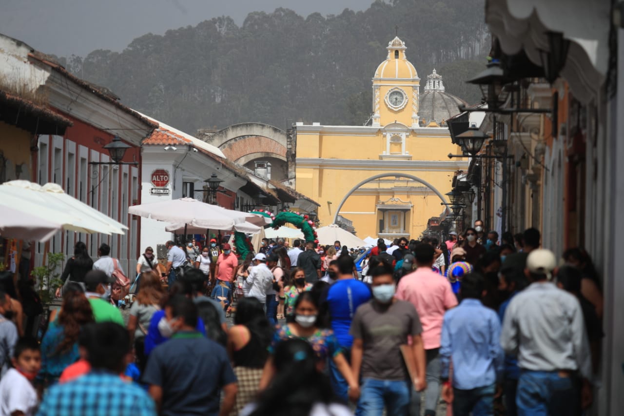 Antigua Guatemala es uno de los municipios que logró superar una tasa de 0.8 pruebas por mil habitantes, según la última actualización del semáforo. (Foto Prensa Libre: Hemeroteca PL) 