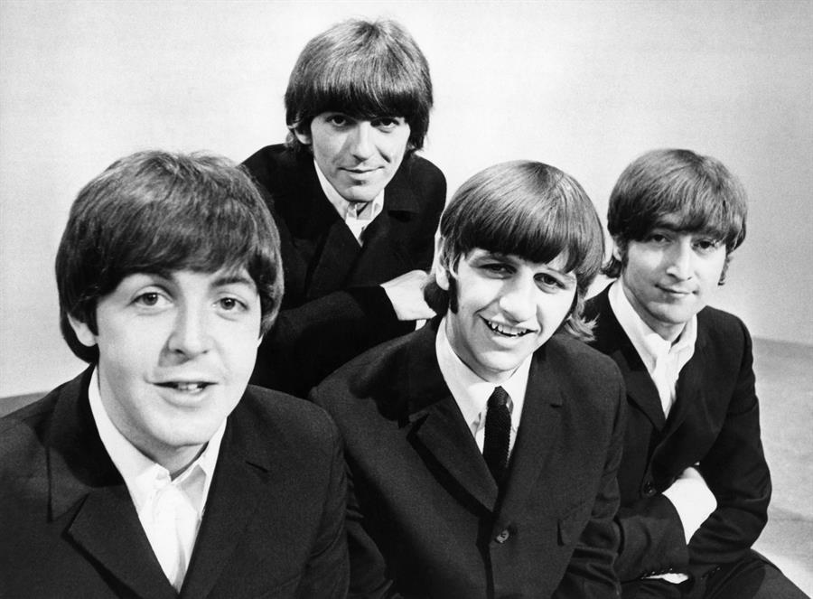 Los componentes del grupo The Beatles, Paul McCartney (bajista), George Harrison (guitarra), Ringo Starr (batería), y John Lennon (guitarra). (Foto Prensa Libre: EFE)