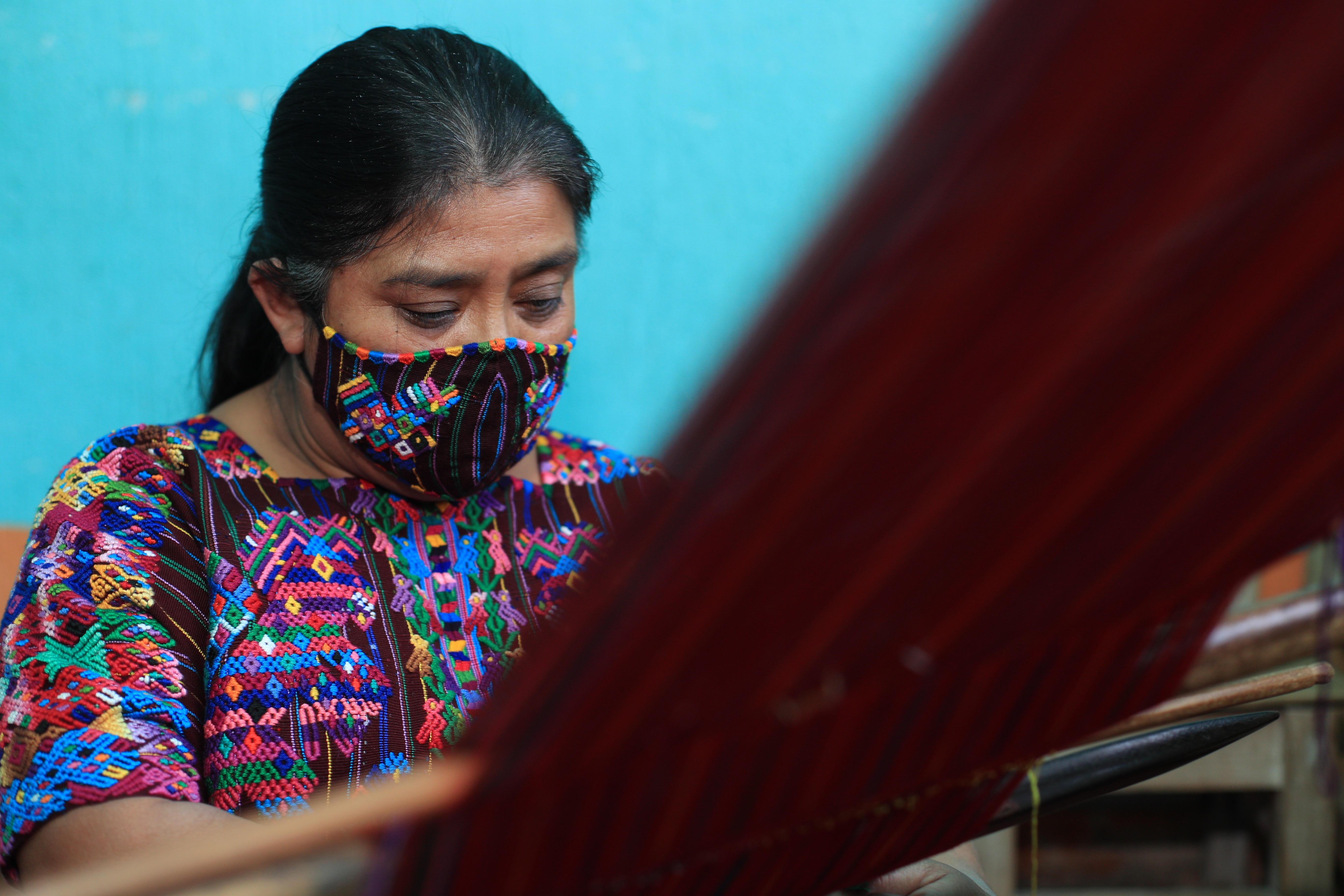 FLa habilidad de tejer ha servido a las mujeres para satisfacer sus necesidades de vestimenta, y también para contar la historia de una tradición sustentada en la cultura y los conocimientos heredados de generaciones pasadas.  (Foto Prensa Libre: Fernando Cabrera). 
