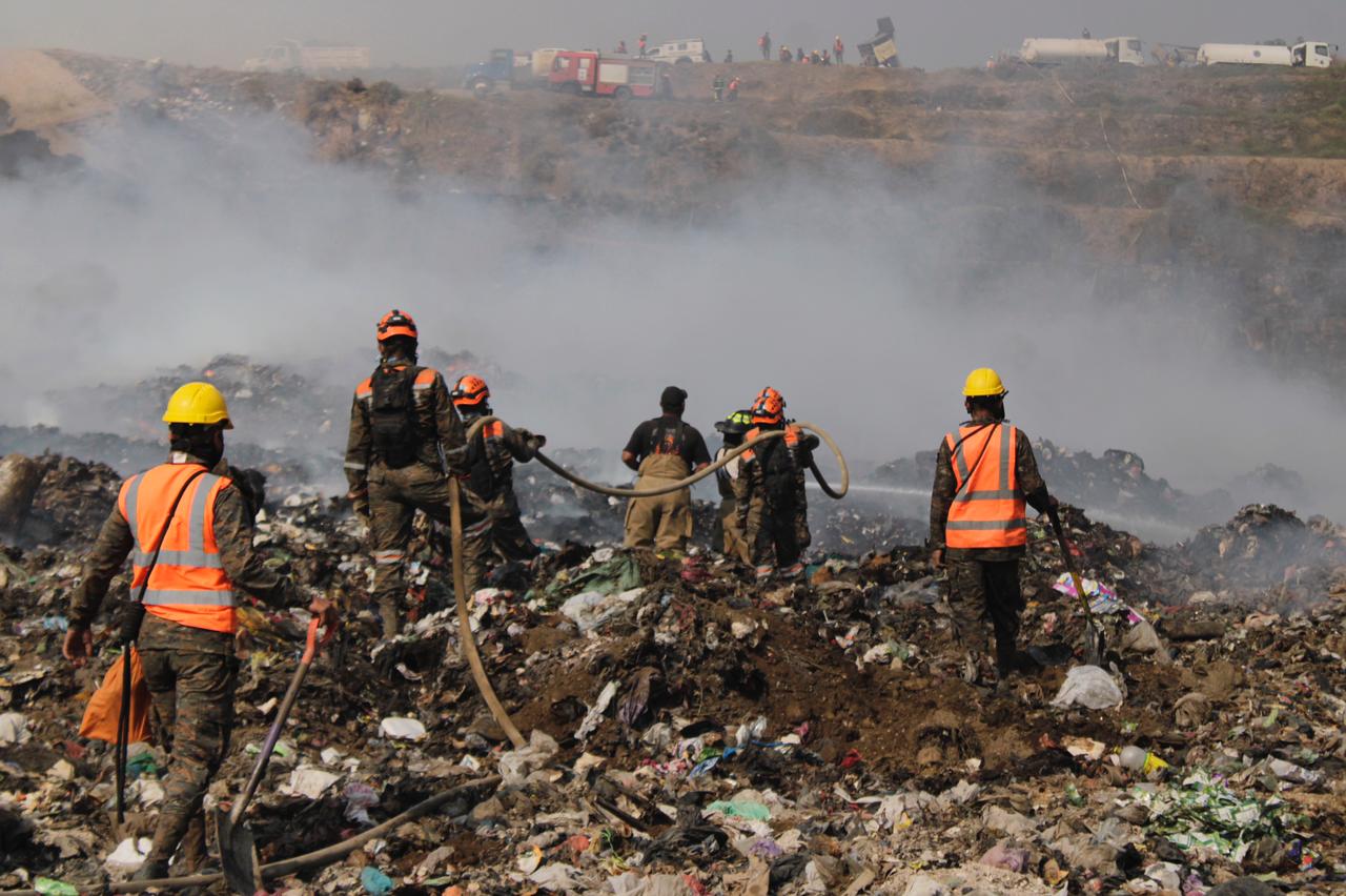 Bomberos y otras instituciones p??blicas liquidaron el fuego la tarde de este 11 de febrero. (Foto: Elmer Vargas)