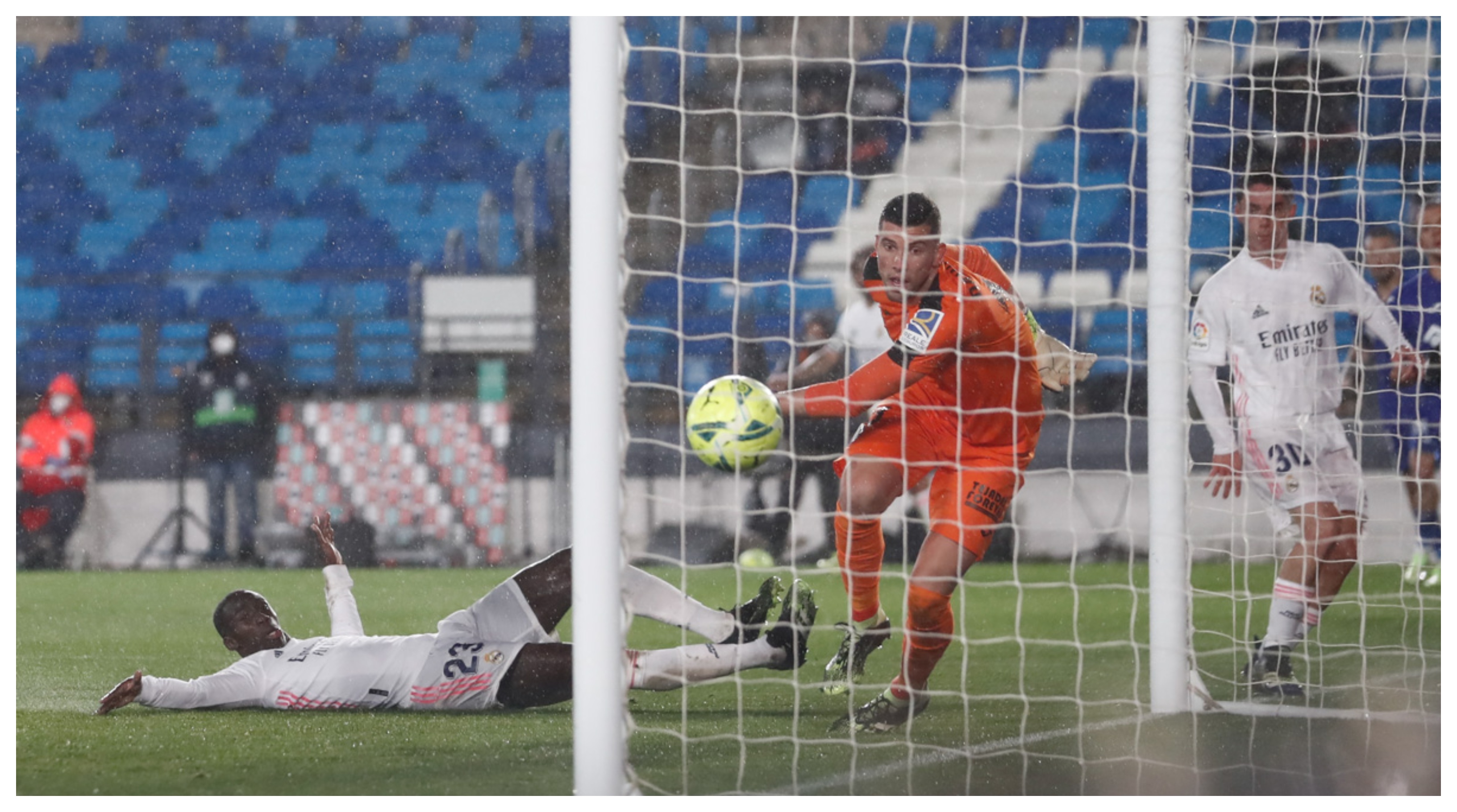 Este fue el momento en que Mendy anotó el segundo gol del Real Madrid. Aprovechó un pase de Marcelo. Foto Prensa Libre: @realmadrid

