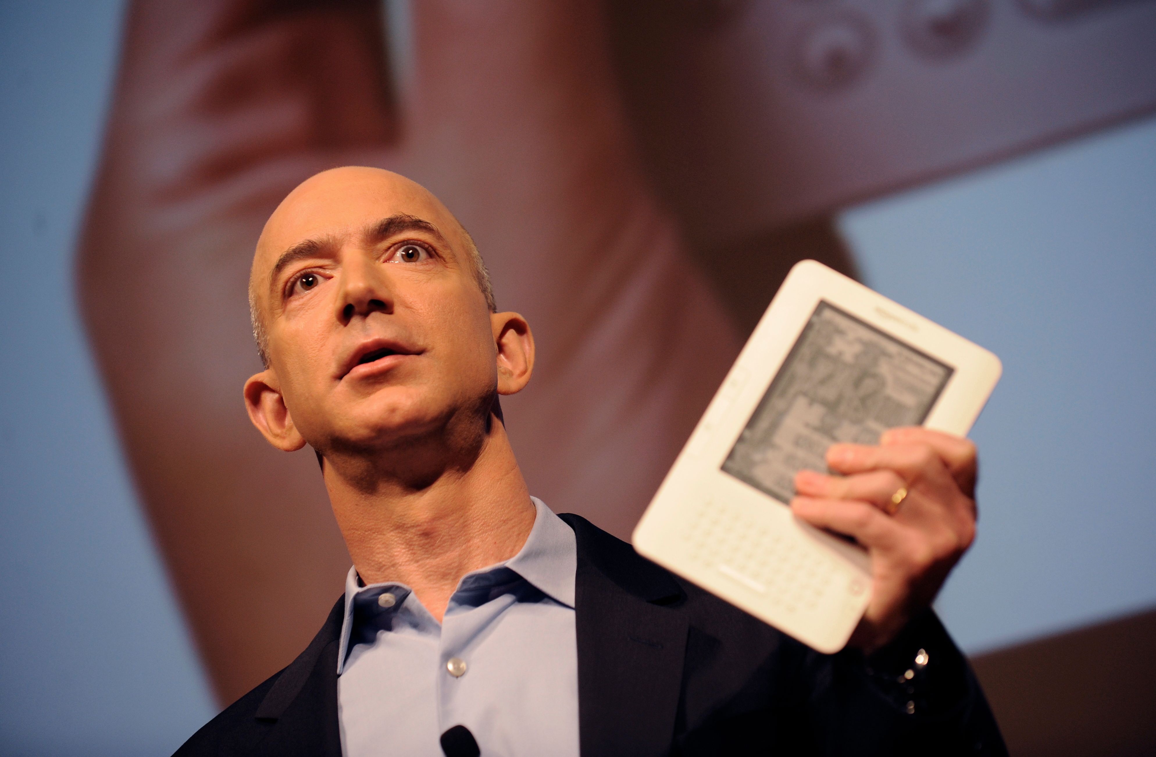 Jeff Bezos dejará de ser consejero delegado de Amazon y lo sustituirá Jassy. (Foto Presa Libre: AFP)