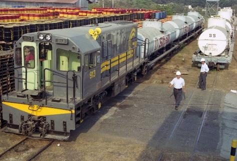 El servicio de tren se privatizó en 1997, luego dejó de operar y tras una disputa legal regresó al Estado pero no se ha reactivado su servicio. (Foto, Prensa Libre: Hemeroteca PL). 