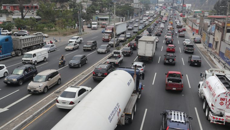 Menos tránsito por alza a la gasolina en Guatemala