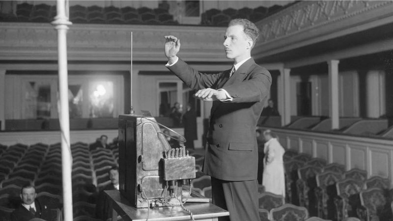 Leon Theremin mostró su invento en Estados Unidos a finales de la década de 1920: sus sueños de fortuna se vieron frustrados por la gran dificultad que muchas personas tenían para tocar el instrumento. GETTY IMAGES