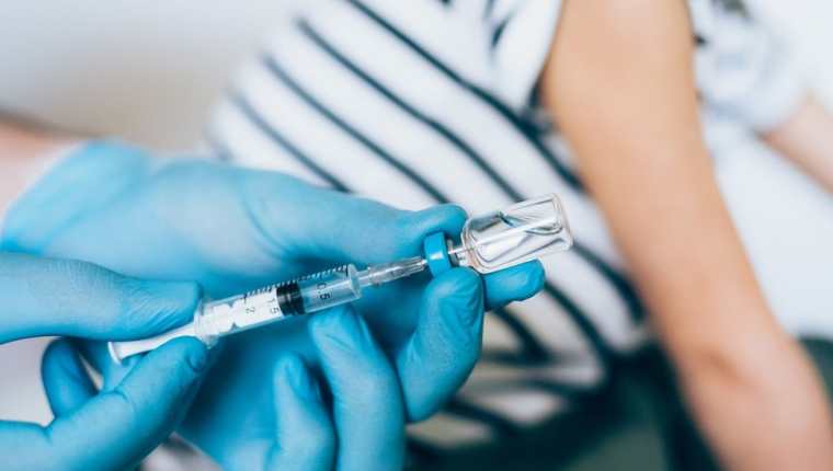 Los principales laboratorios que producen la vacuna contra el covid-19 han comenzado los ensayos clínicos en menores de 19 años.