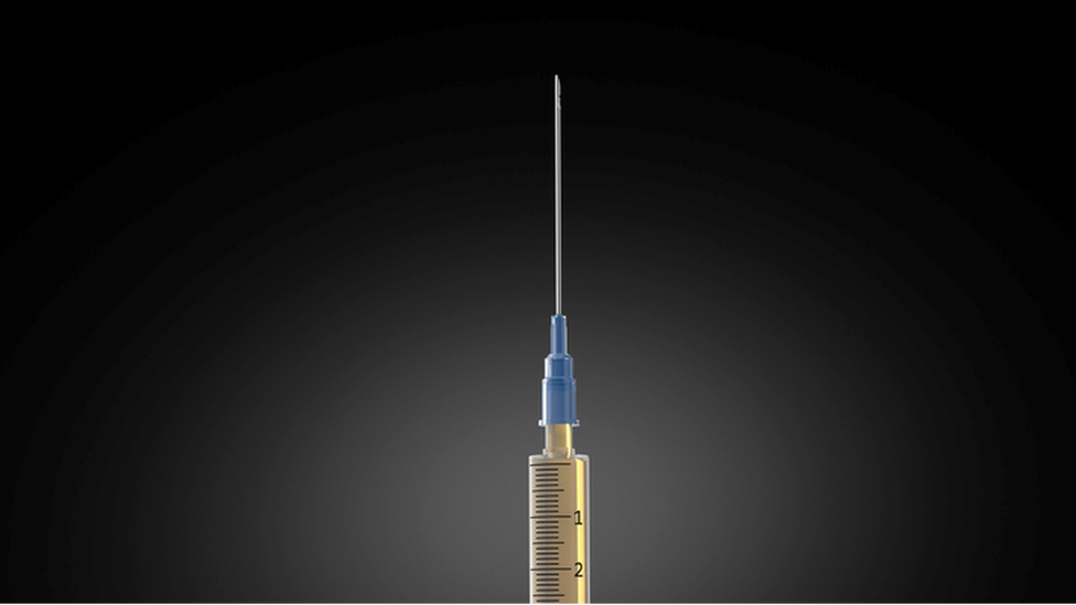 En las campañas de vacunación más avanzadas, las vacunas contra la covid-19 se están mostrando más efectivas que lo previsto en los estudios.