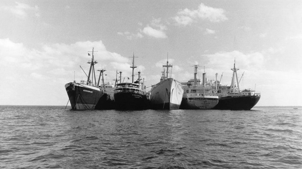Entre 1967 y 1975, 14 barcos estuvieron varados en el Canal de Suez.