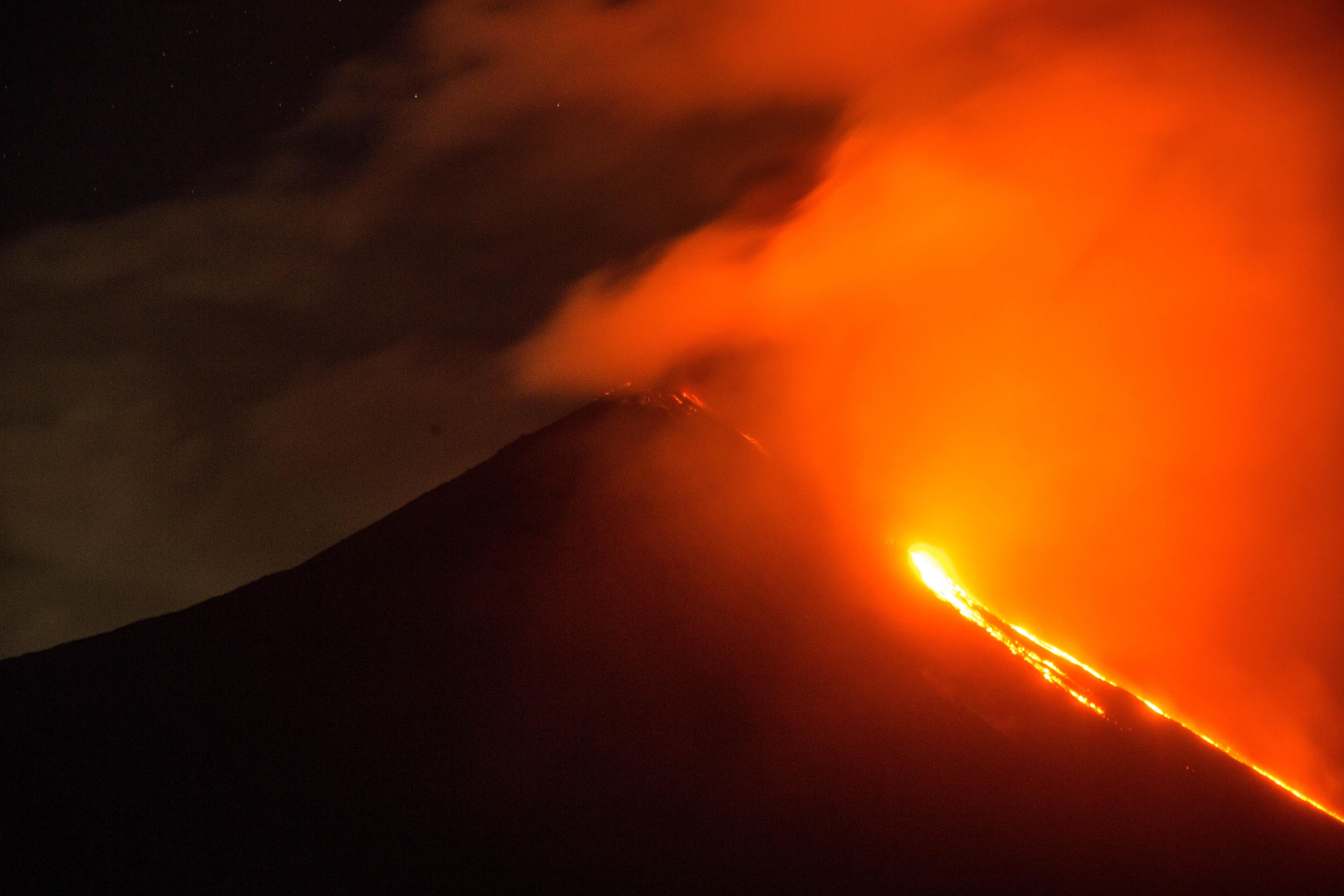 
El Volcán Pacaya está e erupción desde febrero último. (Foto Prensa Libre: EFE)
