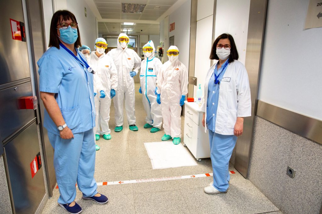 El mundo vive una jornada de inmunización de su personal de salud. (Foto Prensa Libre: EFE)