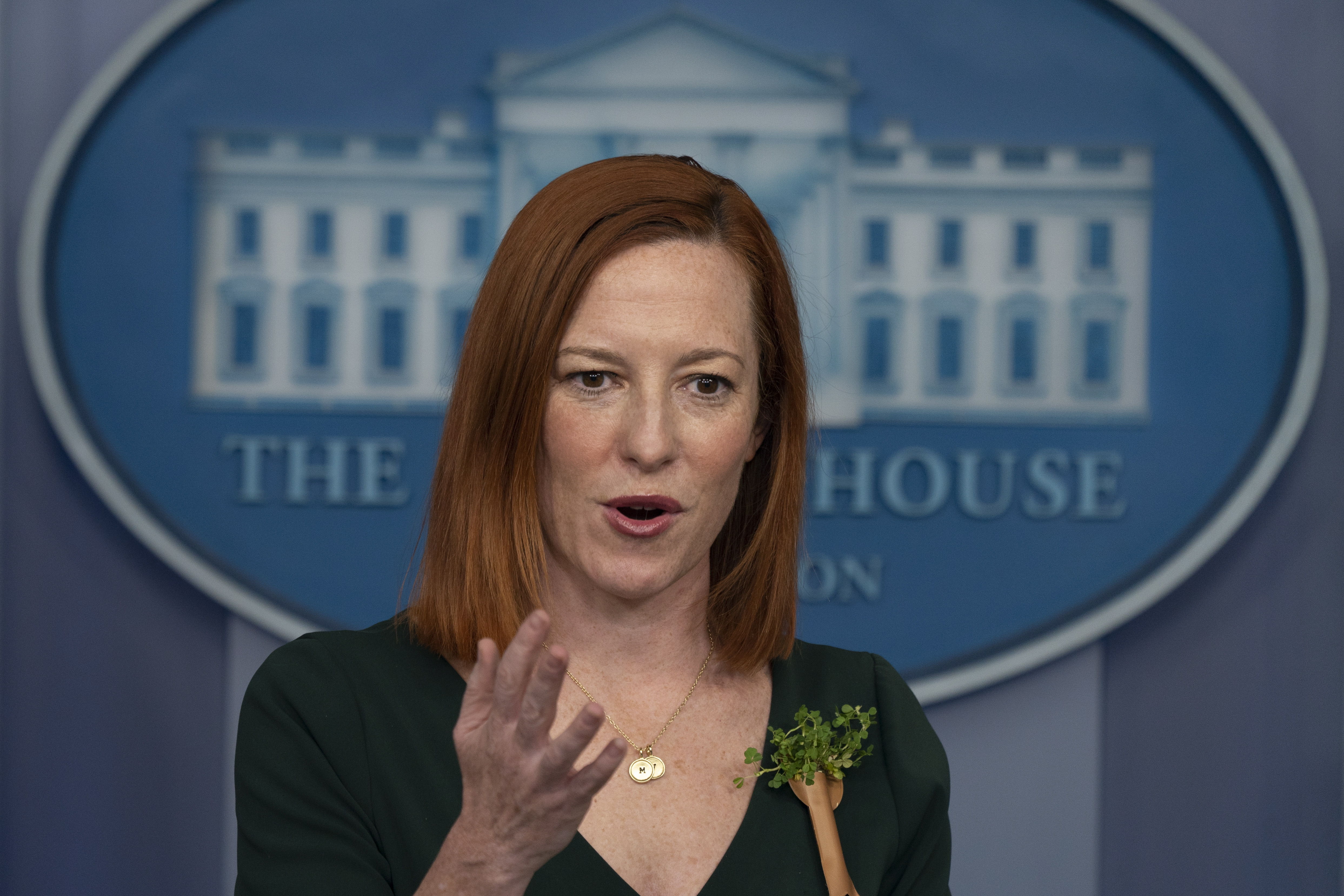 Jen Psaki, secretaria de prensa de Biden, confirma en conferencia de prensa la donación de vacunas a México y Canadá. (Foto: EFE)