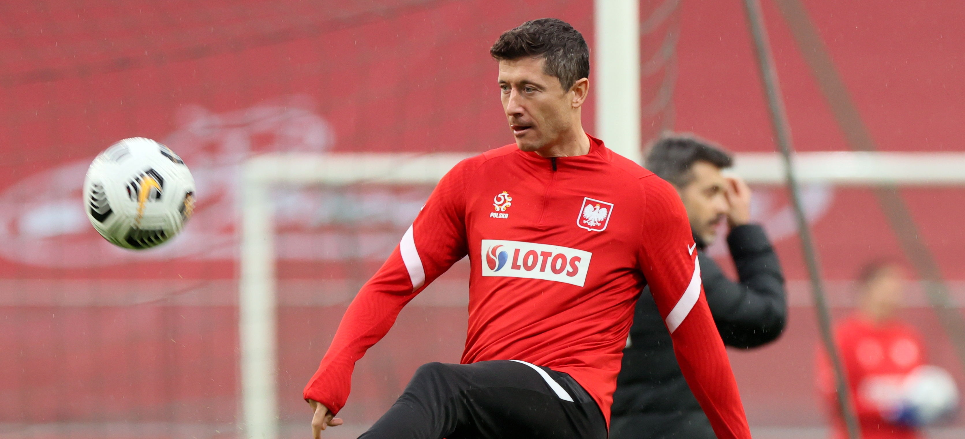Robert Lewandowski se perderá los cuartos de final de la Champions League. (Foto Prensa Libre: EFE)