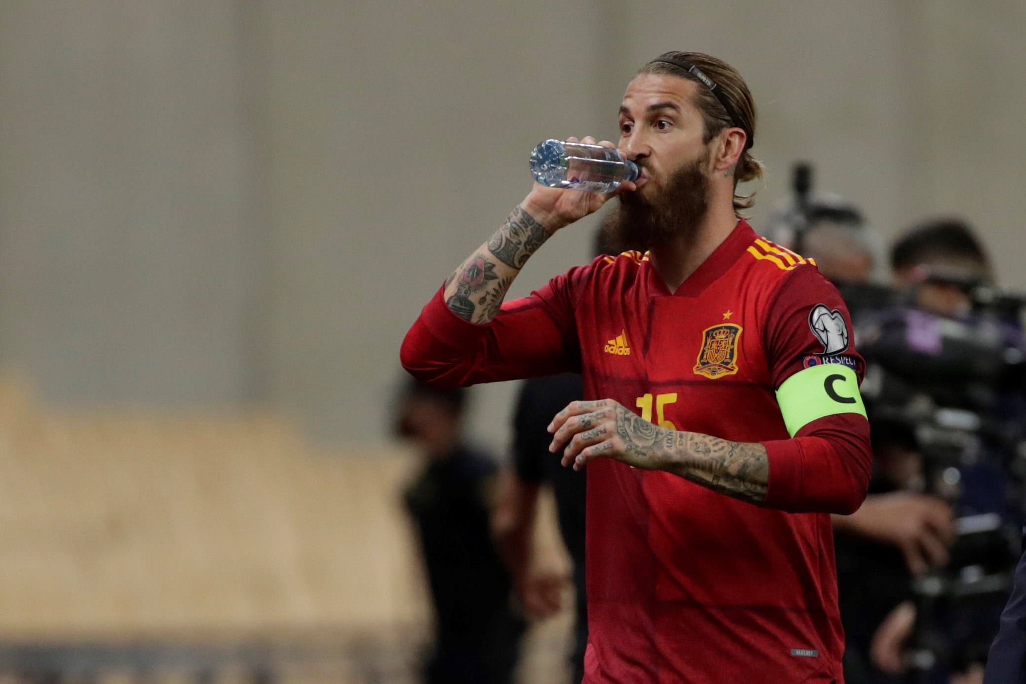 El defensa de la selección española Sergio Ramos, durante el partido de clasificación para el Mundial Qatar 2022 ante Kosovo. (Foto Prensa Libre: EFE)