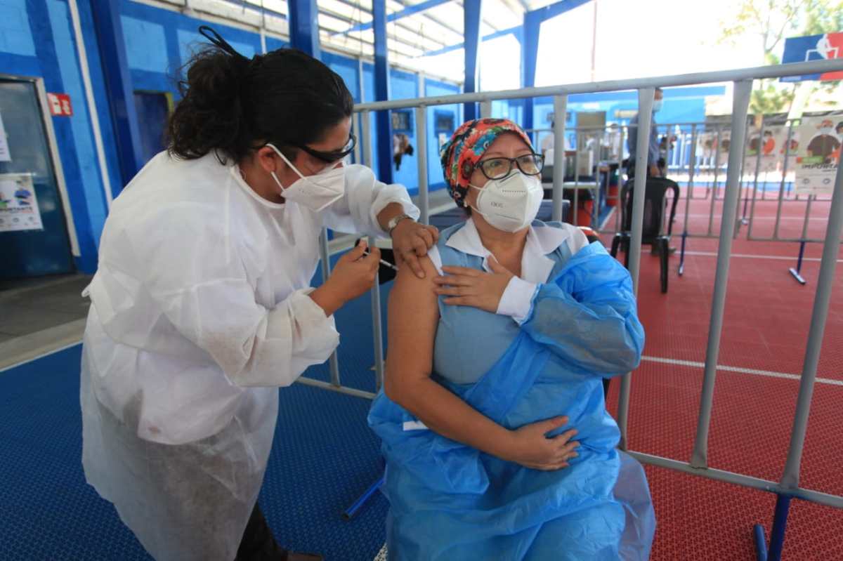 Vacunas del mecanismo Covax están por llegar a Guatemala y esto se debe hacer para recibir la dosis
