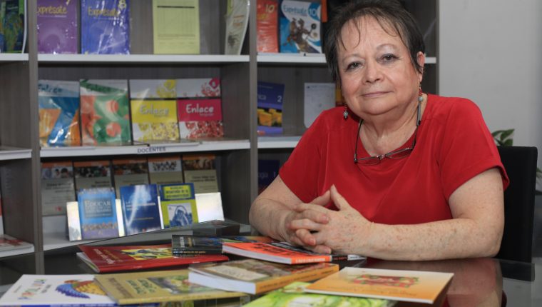 Irene Piedra Santa, directora editorial de Piedrasanta ha impulsado la lectura en la niez guatemalteca, ha impulsado talleres virtuales y presenciales para maestros con el apoyo de libros de Ciencias Sociales y Formacin Ciudadana para que los nios sean agentes de cambio en sus respectivas comunidades.