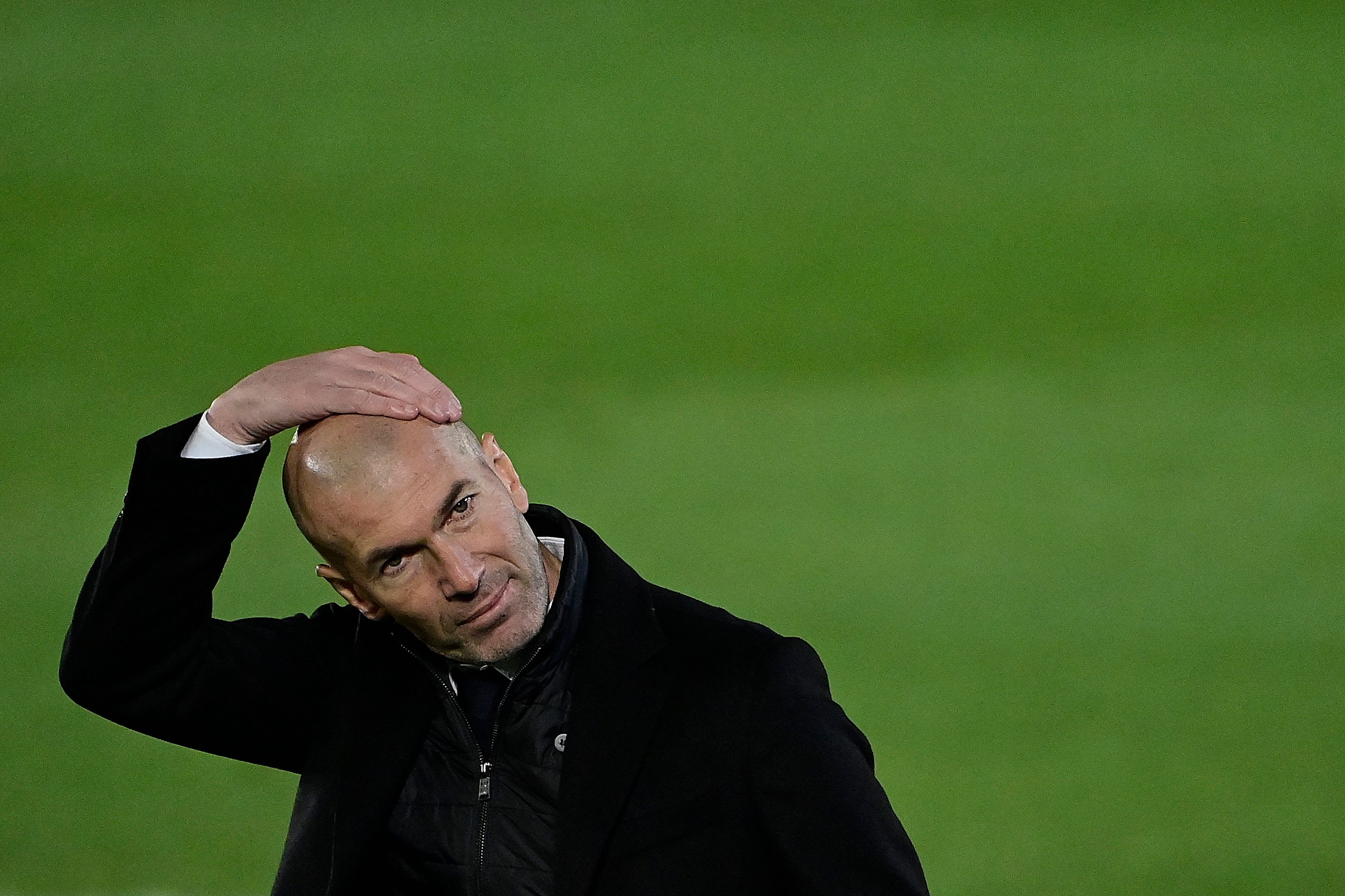 Zinedine Zidane, durante el partido entre Real Madrid CF y Real Sociedad. (Foto Prensa Libre: AFP)