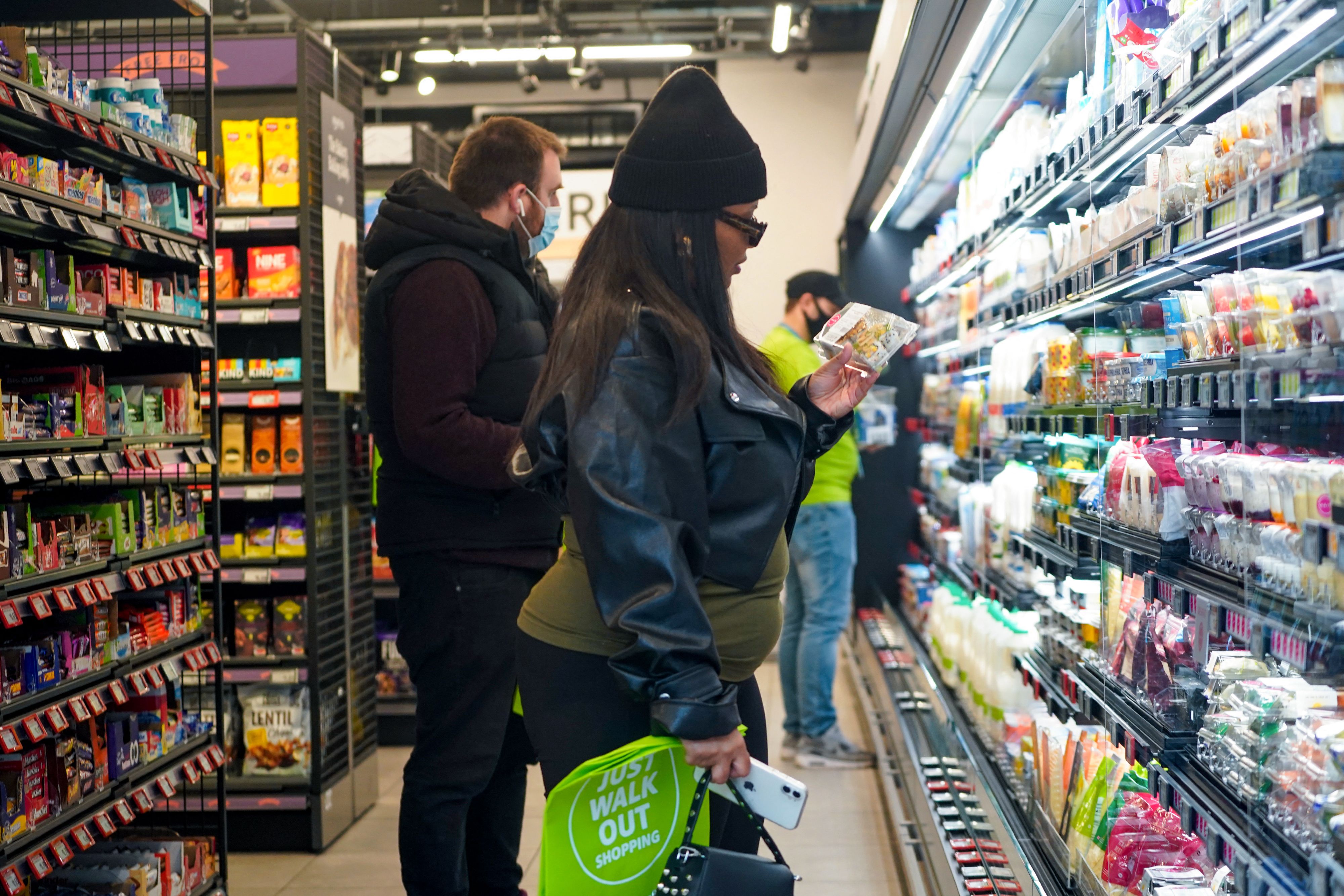 
Amazon abrió este jueves 4 de marzo en Londres un supermercado "sin contacto" ni cajeros. (Foto Prensa Libre: AFP)
